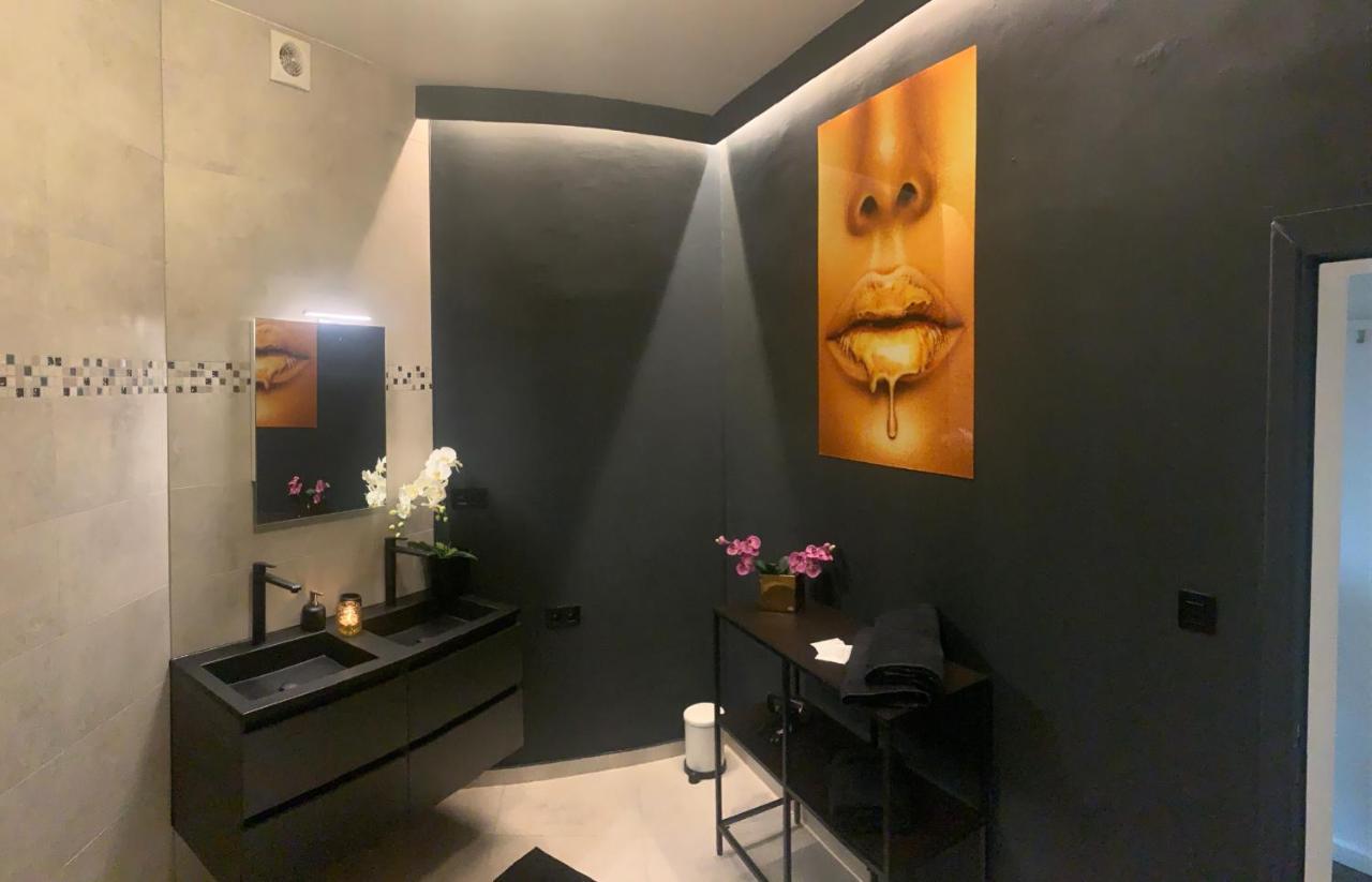 Sleep Inn - Black And Gold Loft Antwerp Cityview Dış mekan fotoğraf